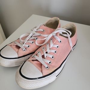 SOLD Pink Converse size 7
